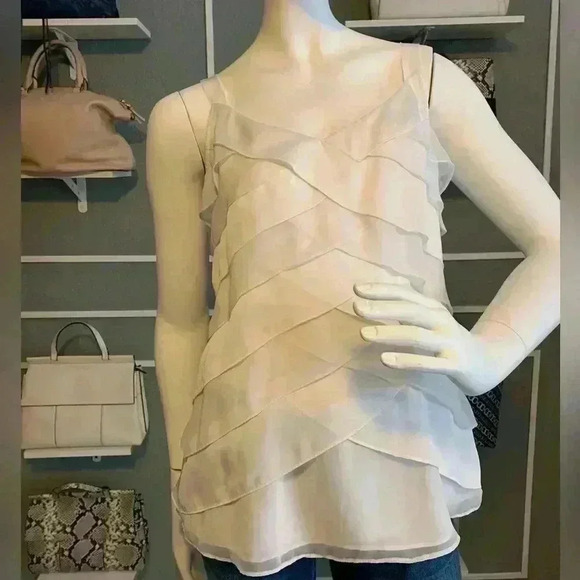 White House/Black Market - Picture 1 of 10